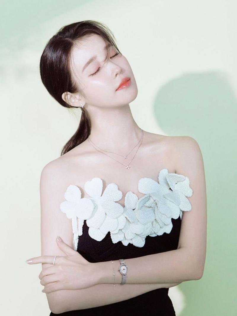 아이유 제이에스티나