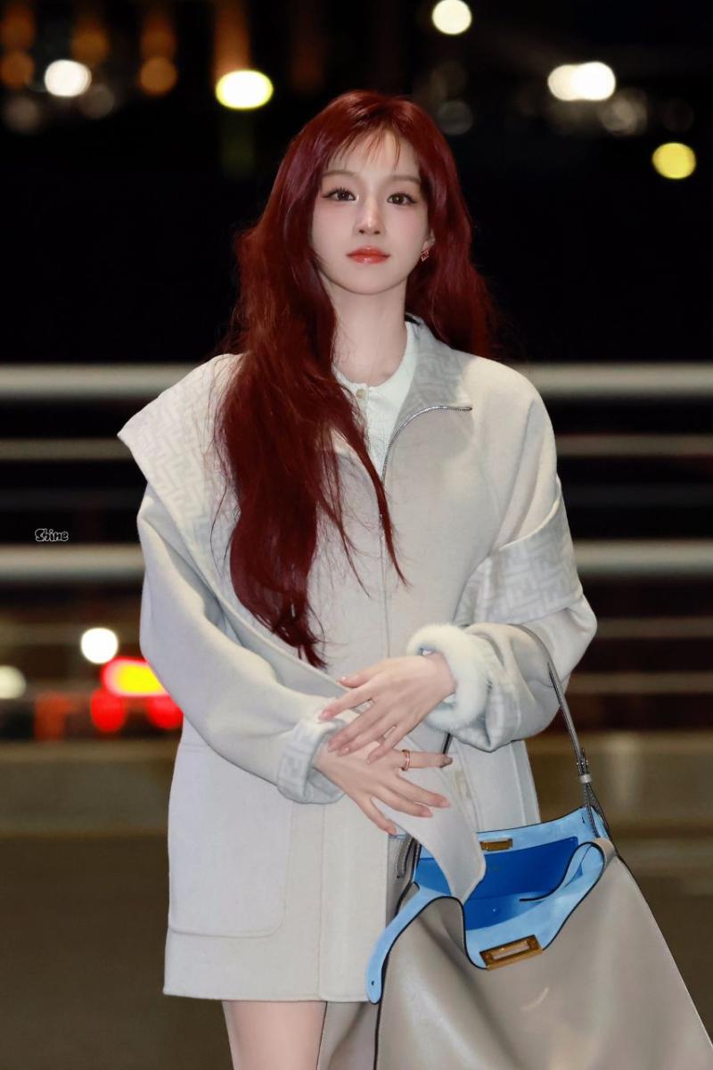 아이들 우기 출국