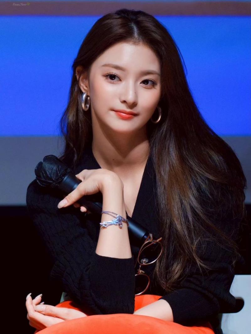 프로미스나인 (fromis_9) 이나경