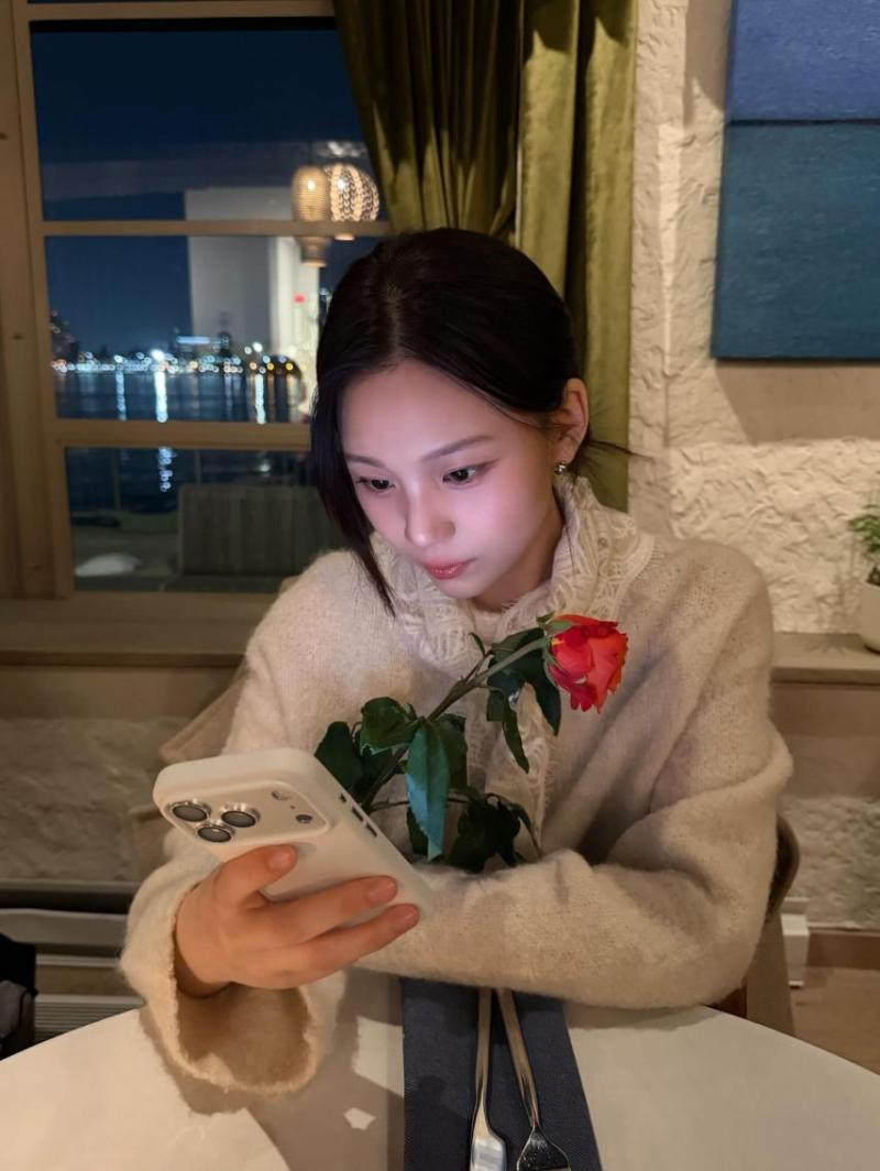 엄지 VIVIZ비비지 인별