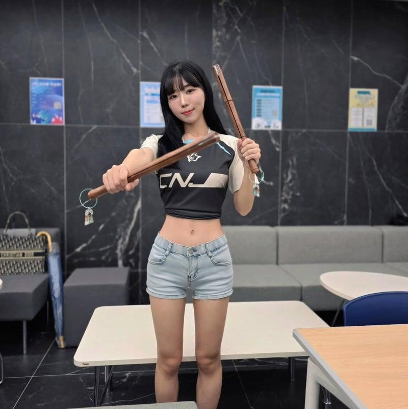 천시아 캐스터 개미허리