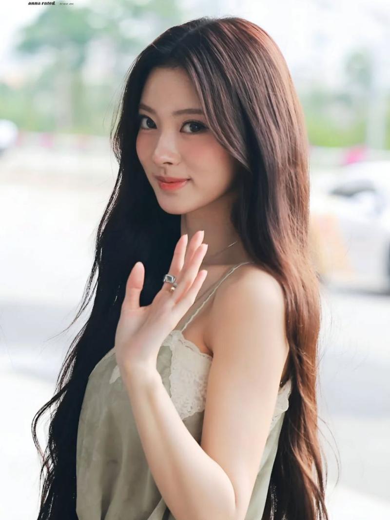 MEOVV (미야오) 안나