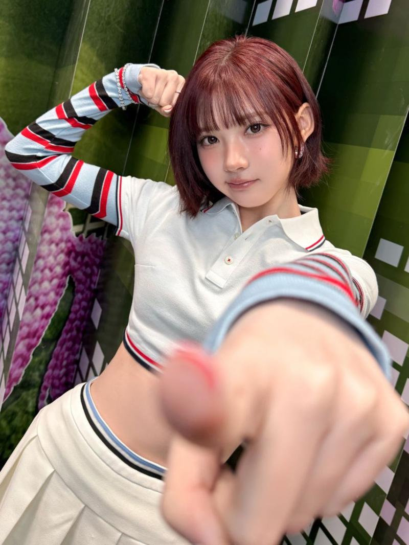 하츠투하츠 지우,  에이나