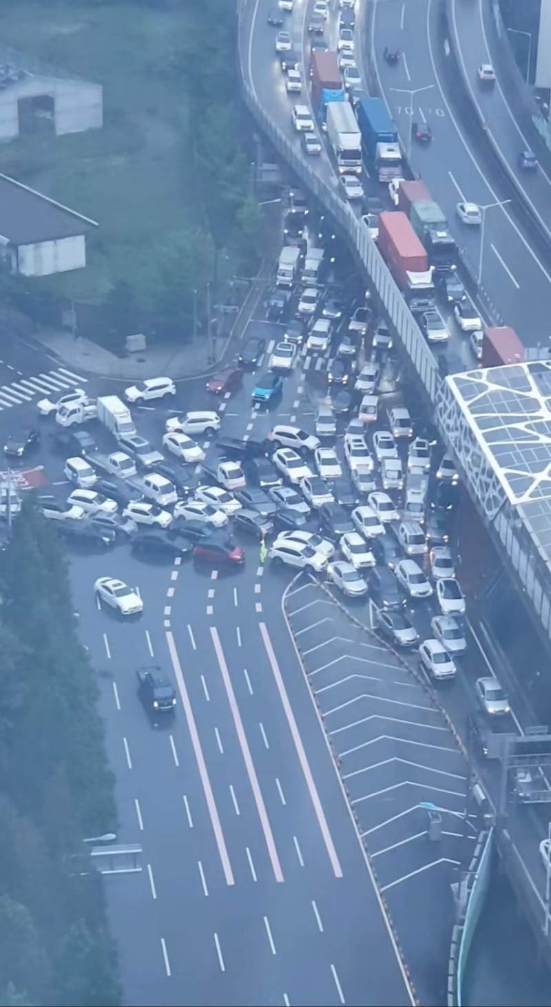 어질어질한 부산의 어느 도로 .jpg