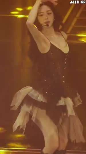 블랙 코르셋 란제리룩 가슴골 있지(ITZY) 유나