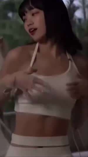 르세라핌 김채원 크롭 흰나시 슬랜더 몸매.mp4