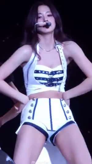 트와이스 쯔위 앞벨트 3개 팔로 모아준 가슴골 탄탄한 꿀벅지.mp4