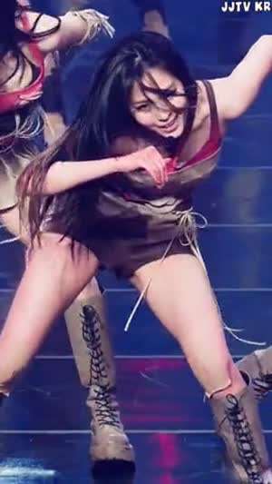 있지 류진 부상 투혼 무릎 테이핑 숙인 가슴골.mp4