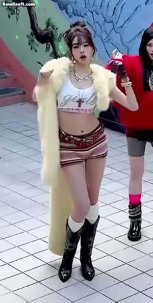 [아이브] 장원영 맨살 많이 보이는 의상.. 뱅뱅 챌린지