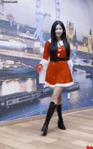 김민주 크리스마스복장