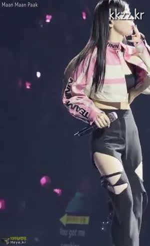 자켓 속 레이스 태연