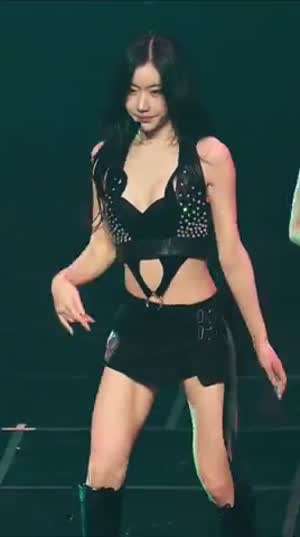 공연중 끈 풀려 속옷 노출 있지 채령