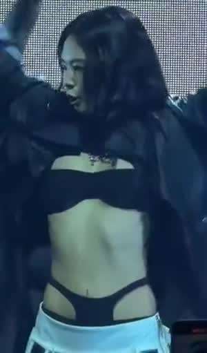 블랙 핑크 제니 많이 작은 브라 팔들때 언더붑.mp4