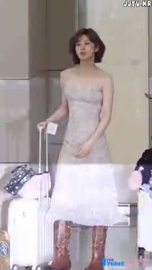 엔믹스 배이 시원하게 입은 끈나시 공항 패션 뽀얀 피부.mp4
