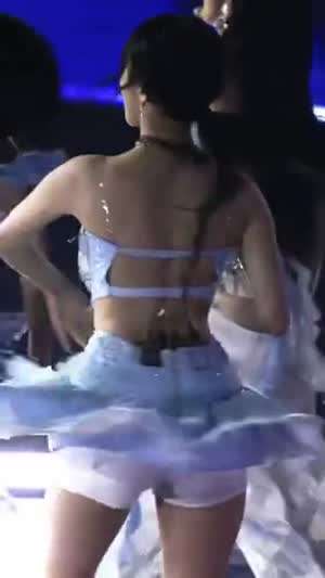 등이 시원한 의상 섹시 뒤태 프로미스나인 백지헌