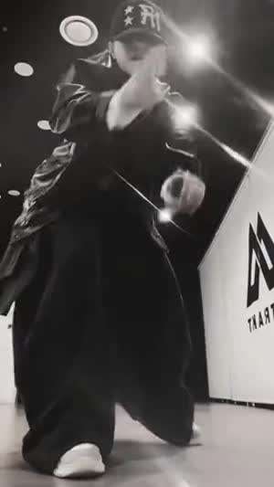 피프티피프티 문샤넬