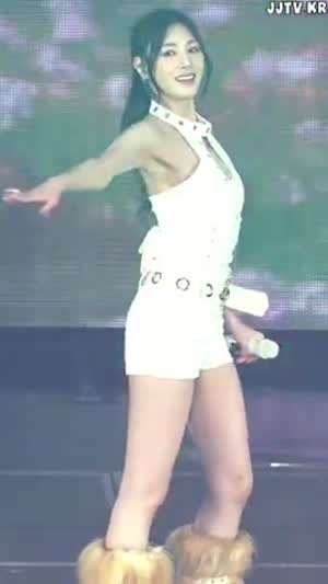 에이핑크 오하영 홀터넥 화이트 스트랩 민소매 겨드랑이 가슴골.mp4