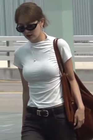 레드벨벳 슬기 봉긋 흰티 집중하게 하는 포인트.mp4