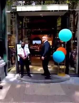 뜬금 없는 경호원 등장 몰카