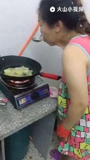 애미야 국이 짜다