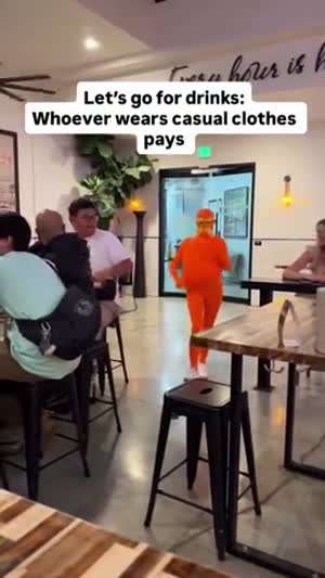 평범하게 입고 온 사람이 술값 내기로 함.mp4