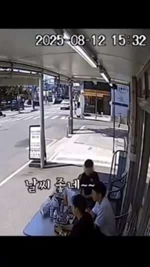 배송 갔는데 모르는 사람들이 도와줌