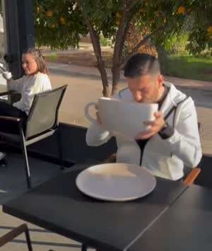 사장이 커피믹스 좀 그만 먹으라고 함