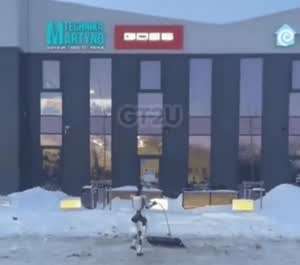 세계 최초의 눈 치우는 로봇