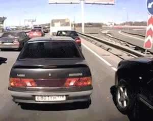 끼어들기 시도하는 불곰국 형님