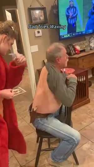 왁싱 시도하는 아빠