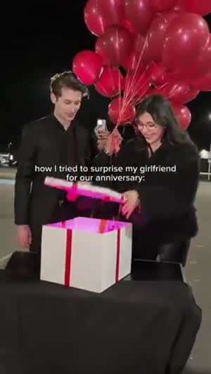 여친과 기념일 이벤트로 2000달러 태운 남자