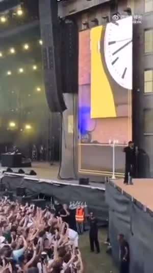 공연중 혼나 신남