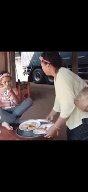 안먹는다고? 그럼 개나 주지.