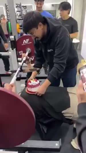 동네 헬스장의 생일축하