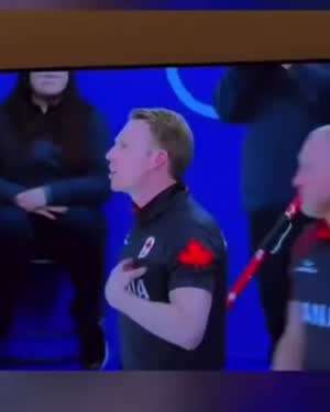 ﻿반칙하다 스웨덴 팀한테 걸린 캐나다 대표팀.gif