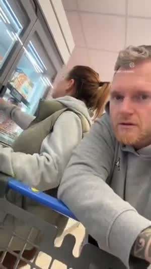 마트에서 함부로 장난치면 혼납니다