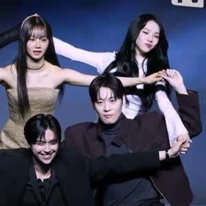 카리나 손 쓰담쓰담