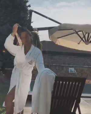 가운 풀어헤치고 자연산 인증