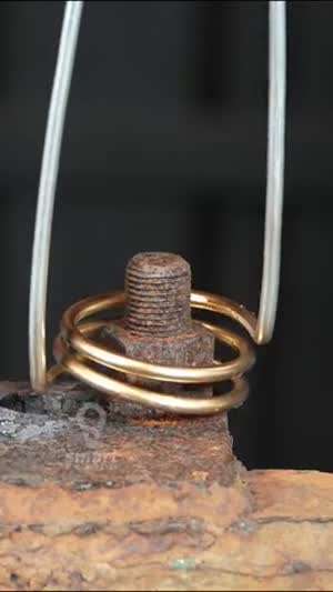 녹슬어서 쩔어붙은 너트 제거하는 방법